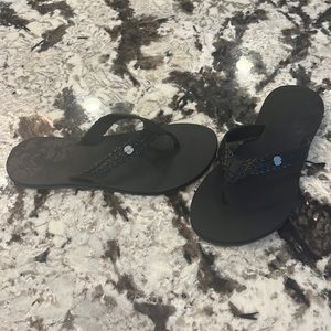 Roxy Flip Flops Size 6.5
